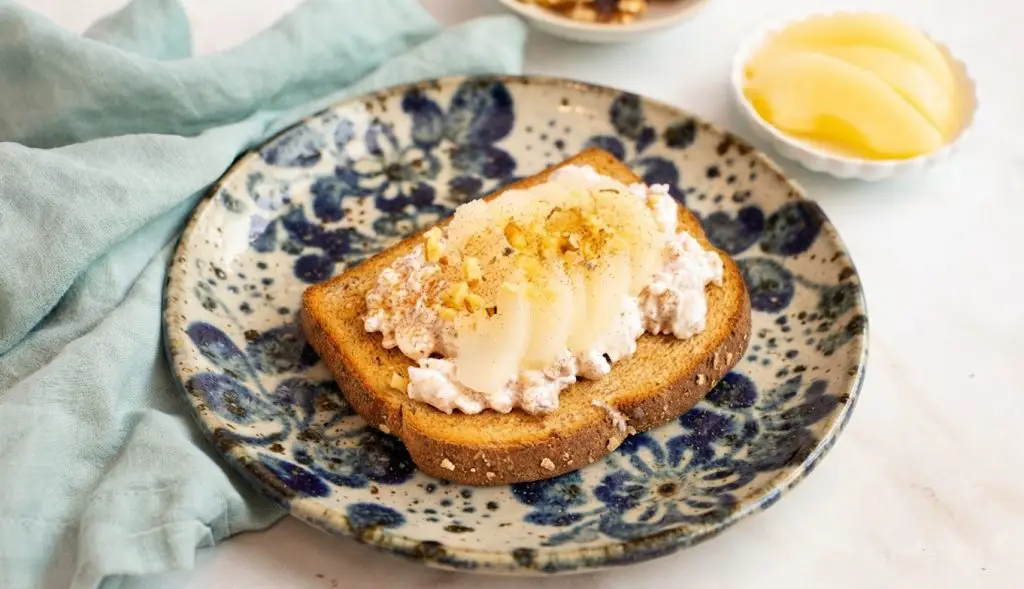 Pear and Cottage Cheese Toast Recipe