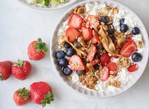 Fresh Cottage Cheese Bowl: A Quick, Protein-Packed Recipe for Any Time of Day